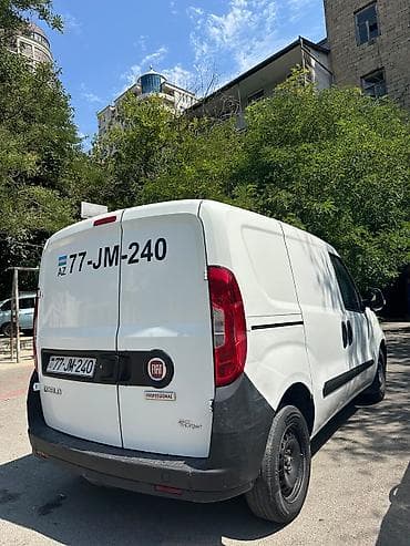 mazda 2: Fiat Doblo Cargo 1.3 MultiJet yük furgonu - Kuzov: ağ, 2 arxa qoşa — 4