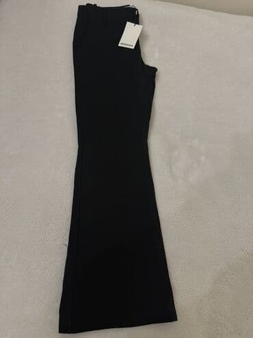 qaqa şalvarı: Bershka qadın şalvarı - Rəng: qara - Model: yuxarıda oturan, aşağıya — 1