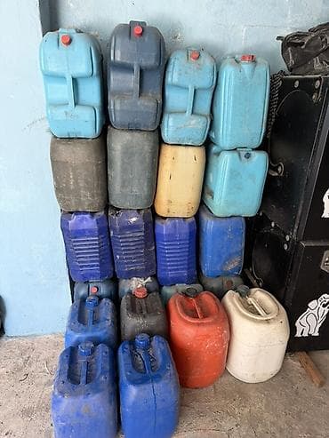 Bağ evi və bağ üçün hərşey: Plastik kanistr və bidonlar dəsti - Həcmlər: təxminən 20–30 litr — 1