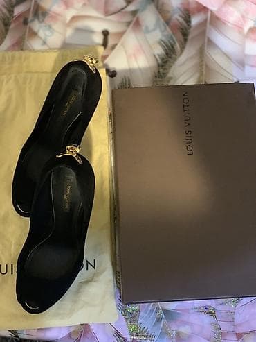 qara ayaqqabı: 100% original Louis Vuitton qara zamşa (suede) stiletto. Italiya — 3