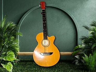 Akkustik gitara – kəsik cutaway korpus dizaynı, parlaq təbii ağac