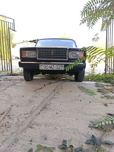 w210 disk: VAZ 2107, qara rəng, sedan. Xüsusiyyətlər: - Klassik “07” dizaynı — 4