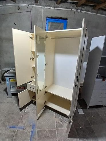 şfanerlər: 3 qapılı, Güzgülü, Ağ, Digər material, Açılan, Düz dolab — 10
