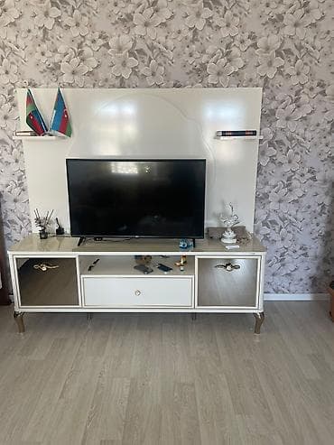 acar desti: Qonaq otağı mebelləri dəsti - TV stendi və dekorativ panel: Parlaq ağ — 1