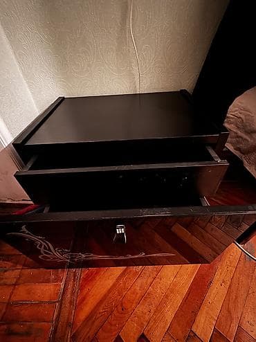 kiçik masa: Güzgüsüz — 2