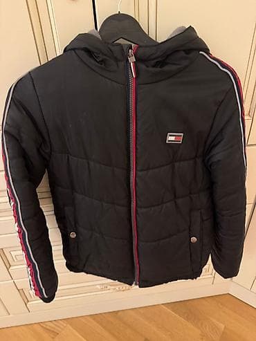 Tommy Hilfiger uşaq qışı üçün kapüşonlu qara şişmə gödəkcə