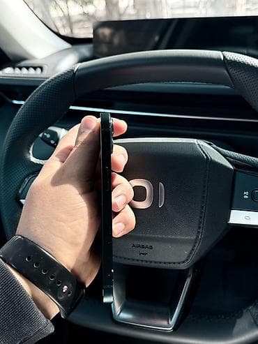 iphone 13 korpus: IPhone 13, Midnight, Simsiz şarj — 4