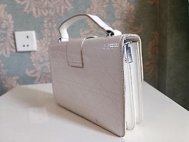 aksesuarlar: Arxa hissəsində qara ləkə var istehsal xətasıdır. Cəmi 1 dəfə istifadə — 2