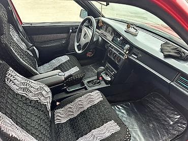 amg sukan: Mercedes-Benz 190E (W201) sedan – qırmızı rəng, 4 qapı, arxa — 4
