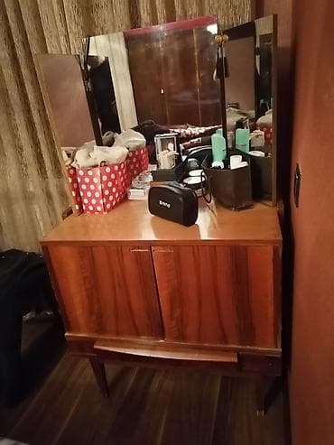 gul rəf: Retro mebel dəsti – 4 element - Salyon vitrin/stenka: üst hissədə — 1