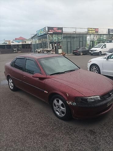 vaz 2106 abilsofka: Opel Vectra B sedan, tünd qırmızı rəng. - Kuzov: 4 qapılı sedan — 2