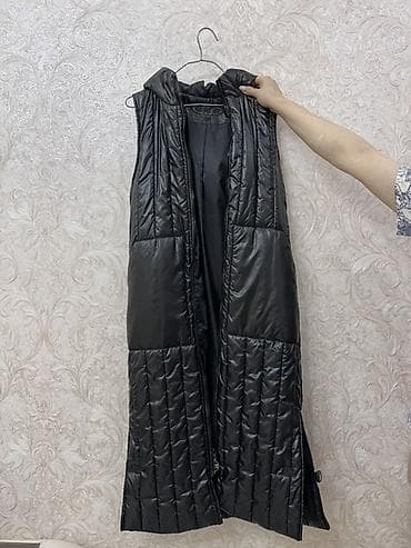 jiletlər: Qadınlar üçün uzun, kapüşonlu, qolsuz şişmə jilet - Rəng: qara - — 1