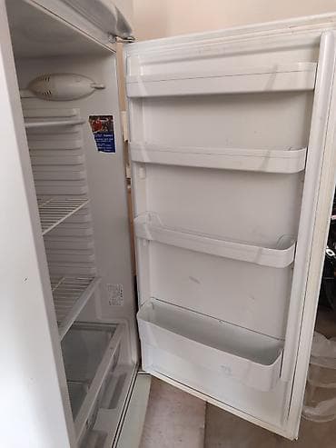 Ağ rəngli tək qapılı soyuducu - Geniş daxili həcmi: 3 səviyyəli tel — 1