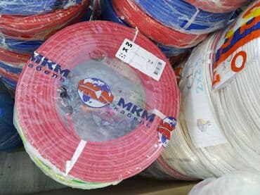 elektrik kabel: MKM Kabel markalı, qırmızı rəngli elektrik kabeli. Bu kabel, elektrik — 1
