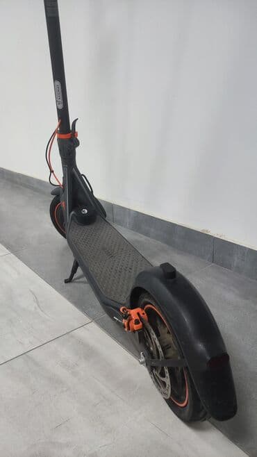 yuruyuş bandı: Ninebot f40 model 2 il istifadə olunub Ful şarjla 40km məsafə qət — 2