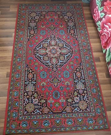 qedimi xalca: Toxunma növü: 100% təmiz əl işi (Maşın toxuması deyil!). Material — 1