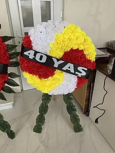 son zeng dekorlari: Rəngli süni güllərdən hazırlanmış stendli çələng Ölçüsü  — 1