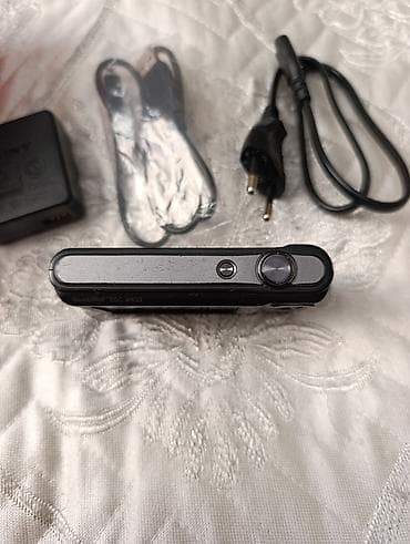 Sony Cyber-shot DSC-W800 rəqəmsal fotokamera Xüsusiyyətlər: - 20.1 MP — 4