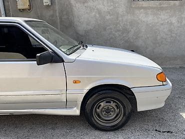 r16 disk 4 bolt: VAZ 2115 avtomobili, gümüşü rəngdə sedan kuzovlu modeldir. Şəkillərdə — 6