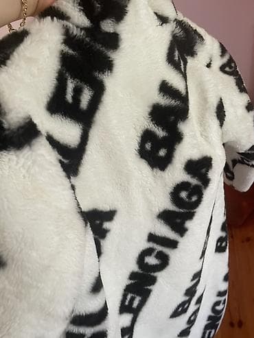 Süni kürk palto 6-7 yaş üçün - Rəng: ağ üzərində qara “BALENCIAGA” — 4