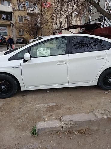 24 maşın: Toyota Prius: 1.5 l | 2013 il Sedan — 4