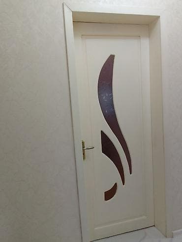 taxt ucun pakrival: Ağ rəngdə interyer qapısı - Material: MDF/Laminit üzlü panel, möhkəm — 1