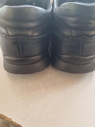 iş ayaqqabisi: Təmiz dəri ayaggabi ideal vəziyyətdə 120 manata alinib. 3. 4 dəfə — 4