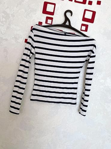 Zolaqlı uzunqol köynək/bluz - Rəng: ağ fon üzərində tünd göy üfiqi lalafo.az -da Zolaqlı uzunqol köynək/bluz - Rəng: ağ fon üzərində tünd göy üfiqi