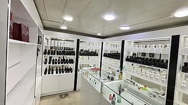 parfum vitrine: 170 cesid yag top ve delux keyfiyyetde. Her biri ortalama 50/100ml — 1