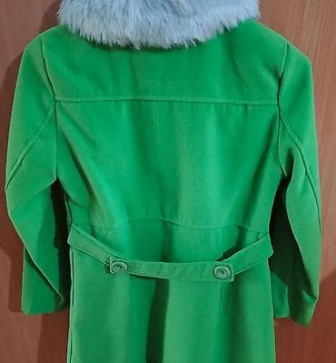 Paltolar: Qadın palto – parlaq yaşıl rəng, süni kürk yaxalı kashmir - Model — 2