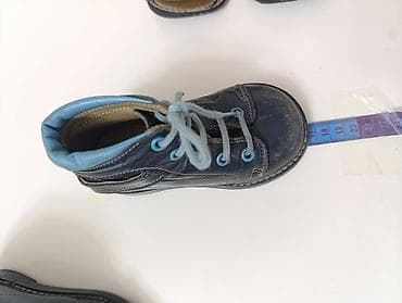 Botinkalar: Uşaq ayaqqabıları – tünd mavi rəngdə, açıq mavi detallı .Ortepetik — 6