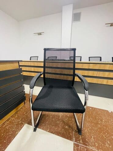 Ev üçün mebel: Dəstə daxildir: 1 ədəd masa, 3 ədəd kreslo. Yenidir. Ofis mebeli — 3