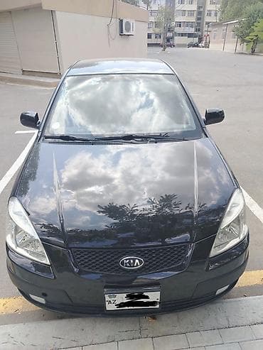 Avtomobil satışı: Kia Rio sedan – qara rəng, kompakt və qənaətcil şəhər avtomobili — 1