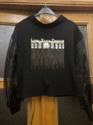 düyməli qadın koftaları: Qadın geyimləri – 2 fərqli model 1) Ağ bluz: - Yumşaq, axıcı parça - — 19