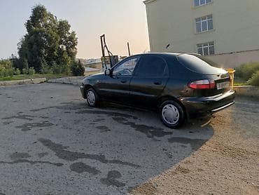 Daewoo Lanos sedan, qara rəng - Kuzov: 4 qapılı sedan, tündləşdirilmiş