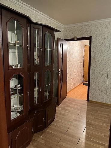 kirayə neftçilər: Nizami rayonu, Neftçilər metrosunun yanında, köhnə tikili, 5 mərtəbəli — 4