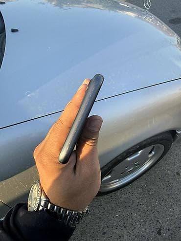 ipon: IPhone 11, 128 GB, Qara — 6