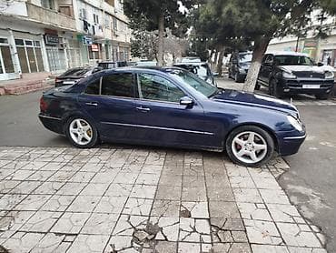 merse: Mercedes-Benz E‑Sinfi sedan (W211 kuzov), tünd mavi rəng. 2.7 cdi — 6