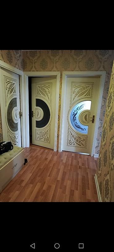 7 mikrorayon: Bakı, 8-ci mikrorayon, 3 otaqlı, Köhnə tikili, m. Azadlıq Prospekti, 65 kv. m — 3