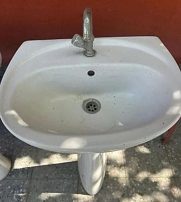 tulpan gul: Pilləkənli ayaqlı iki ədəd sanitar keramik lavabo dəsti - Material — 2