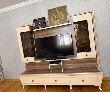 stul ev: Klassik üslubda yemək və qonaq otağı dəsti Tərkib: - Yemək masası + 6 — 8