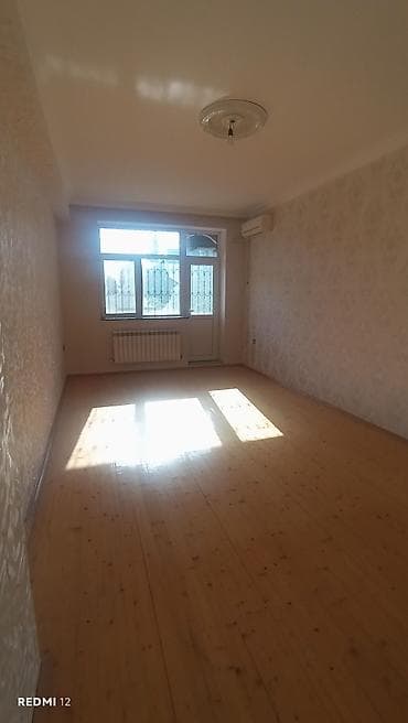 sumqayitda ev: Vasitəçi 
Ailə
Boş Ev 
Kuxna mebeli var — 2