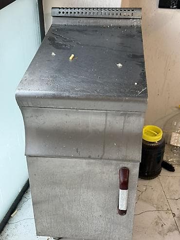 Paslanmayan poladdan hazırlanmış peşəkar mətbəx yağı süzgəcli — 1