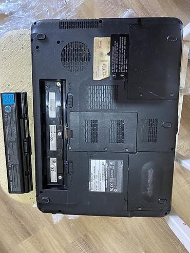 oyuncu notebook: Toshiba noutbuk. Tək ekranı sınıqdı. Bütün ehtiyat hissələrini üstündə — 5