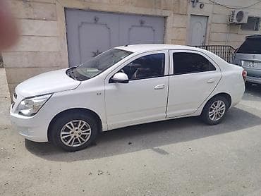 cobalt bar: Chevrolet Cobalt sedan – ağ rəng, 4 qapı, AZ nömrə nişanı. Şəhər və — 2