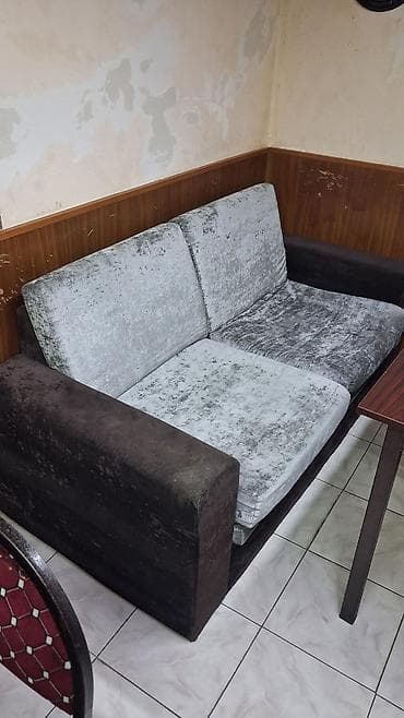 ofis divan: İki nəfərlik divan - Ölçü: təxmini 150–160 sm en - Dizayn: düz xətli — 2