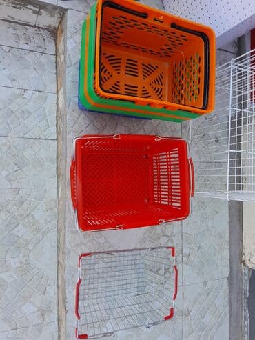 həsir səbət: Market səbəti qirmizi olan 18 azn demirli olan 20 azn — 3