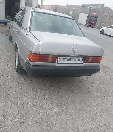 ceska mercedes: Salam.Mercedes-Benz 190 (W201) sedan,mexanika 1991 ci il.Mator karopka — 4