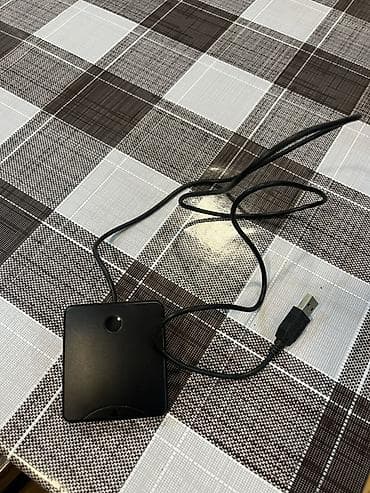 Kompüter və noutbuk aksesuarları: USB kart oxuyucu – masaüstü kompüter və noutbuklar üçün - İnteqrasiya — 1