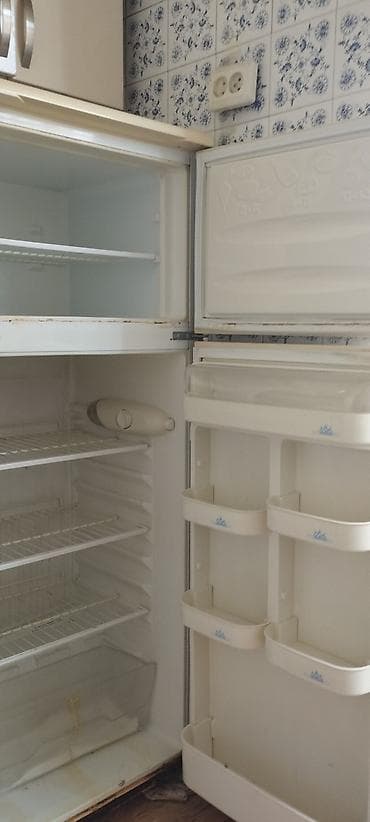 iphone 4 s: 2 qapılı Beko Soyuducu Satılır, rəng - Ağ — 2